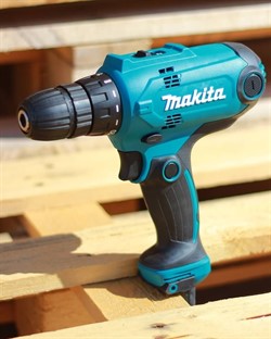 MAKITA HP0300 Шуруповерт ударный сетевой (320 Вт, момент 56 Нм, кабель 2.5 м, сверление с ударом) - фото 187066