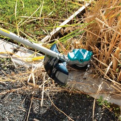Триммер аккум. MAKITA DUR 368AZA1 (2*18V,23 см, нож+головка, велосипедная рукоятка)+АКЦИЯ: 2 аккумулятора  BL1850B (5.0Ah)+  2 быстрых зарядных DC18RC - фото 207577