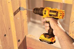 DeWalt DCD716D2 аккумуляторная ударная дрель-шуруповерт, 10.8 В, 1500 об/мин, 22500 уд/мин, с 2 АКБ 2 Ач и ЗУ, в кейсе - фото 225559