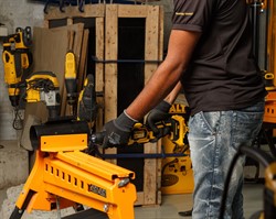 DeWalt DCG426N SOLO Прямая шлифмашина в кор. (18V, цанга 6 мм, 3 скорости, BL-motor) - фото 225956