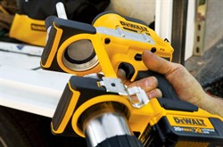DeWalt DCGG571NK аккумуляторный смазочный пистолет, 18 В, 690 бар, без АКБ и ЗУ, в кейсе - фото 225970