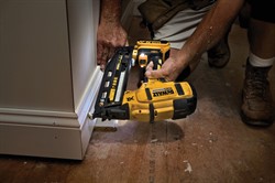 DeWalt DCN660D2 Пистолет гвоздезабивной аккум. в чем.(18V, 2*2.0Ah, гвозди:32-63мм, d1.6мм) - фото 226128