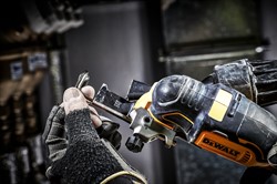DeWalt DCS355N SOLO Многофункциональный инструмент аккум. в кор. (18V, 0-20000 кол/мин, BL-motor) - фото 226229