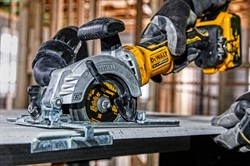 DeWalt DCS571N SOLO Дисковая пила аккум. в кор. (18V, 115*9.5 мм, пропил: 38 мм, BL-motor) - фото 226356