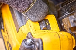 DeWalt DCN950N SOLO Пистолет гвоздезабивной аккум в кор. (18V, гвоз:50-90 мм, d 2.8-3.3мм,BL-motor) - фото 226817