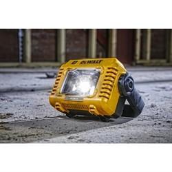 DeWalt DCL077 SOLO Напольный прожектор аккум. (18V, 2000 Лм, 6 ч. работы при акк. 5.0Ah) - фото 227016