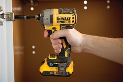 DeWalt DCF888B SOLO Гайковерт аккум. в кор. (20V, 206 Нм, 1/4", система Tool Connect) - фото 227037