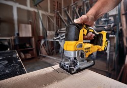 DeWalt DCS334B SOLO Лобзик аккум. в кор. (20V, гл.пропила: дерево/металл: 135/10 мм, BL-motor) - фото 227102