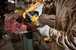 DeWalt DCG413B SOLO Угловая шлифмашина аккум в кор. (20V, 115 мм, 9000 об/мин, нижняя кнопка) - фото 227259