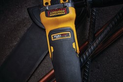 DeWalt DCG416B SOLO Угловая шлифмашина аккум в кор. (20V, 125 мм, 9000 об/мин, нижняя кнопка) - фото 227277