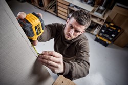 DeWalt DWHT38114-0 Рулетка 5 м (лента: 28 мм, класс точности: 2) - фото 227493