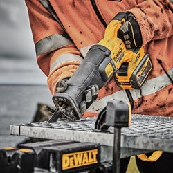 DeWalt DCS389NT SOLO Пила сабельная аккум. в чем. TSTAK VI(18V, дерево до 300мм, металл до 130мм) - фото 228013