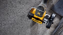 DeWalt DCS438B SOLO Отрезная машина акк. в кор. (20V, 20000 об/мин, диск 76*9,5 мм, рез 22 мм) - фото 228020