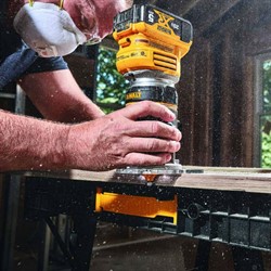 DeWalt DCW600N SOLO Фрезер кромочный аккум. в кор. (18V, цанга 6.4 мм, 55 мм, 16000-25500 об/мин) - фото 228063