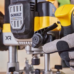 DeWalt DCW620NT SOLO Фрезер аккум. в чем TSTAK VI (18V, цанга 8,12 мм, 70 мм, 11000-23000 об/мин) - фото 228082
