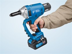 Аккум. заклепочный пистолет BULL CRG 1018 в чем. XLTpro, БЕСЩЕТ., 25 мм, 10000 Н, 1х4 А*ч - фото 231664