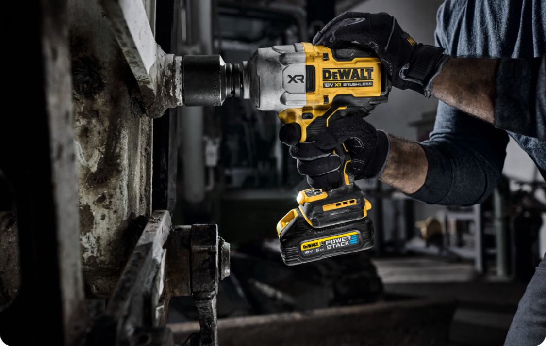 Самый мощный гайковерт DEWALT